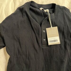 The Organic Cotton Waffle Henley - washed black size small